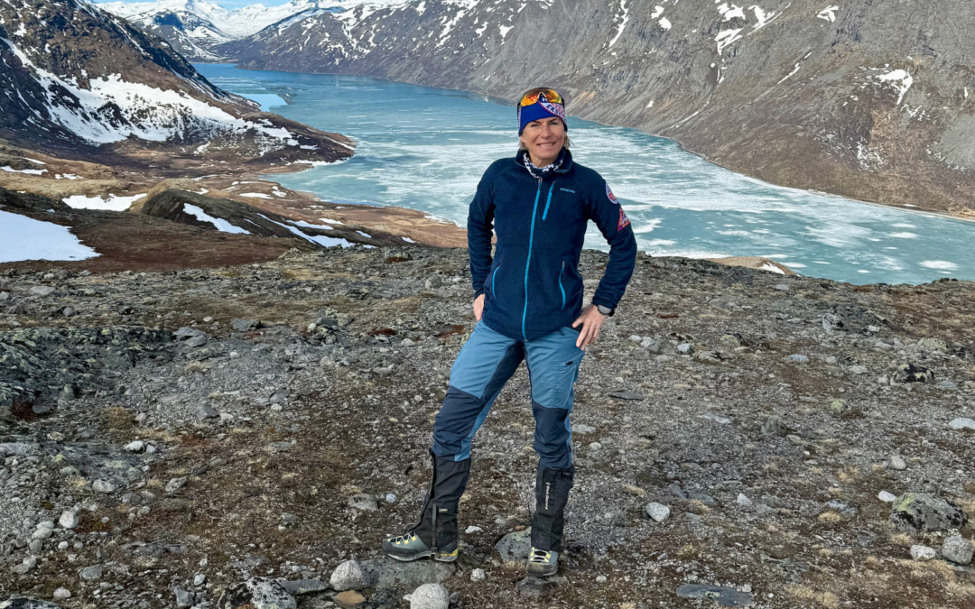Kristine helseglad på fjell
